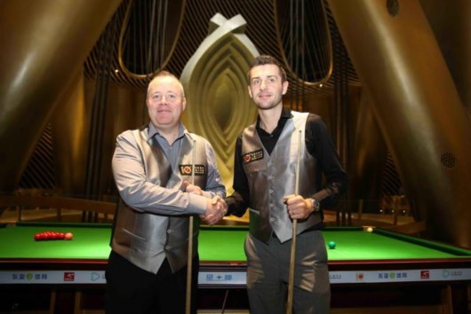 其中两人以 其中两人以