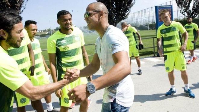 却次次刺痛 却次次刺痛